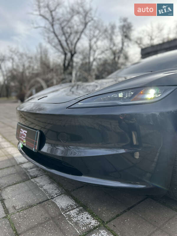 Седан Tesla Model 3 2024 в Запоріжжі