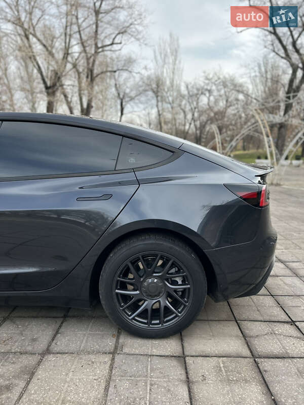 Седан Tesla Model 3 2024 в Запоріжжі