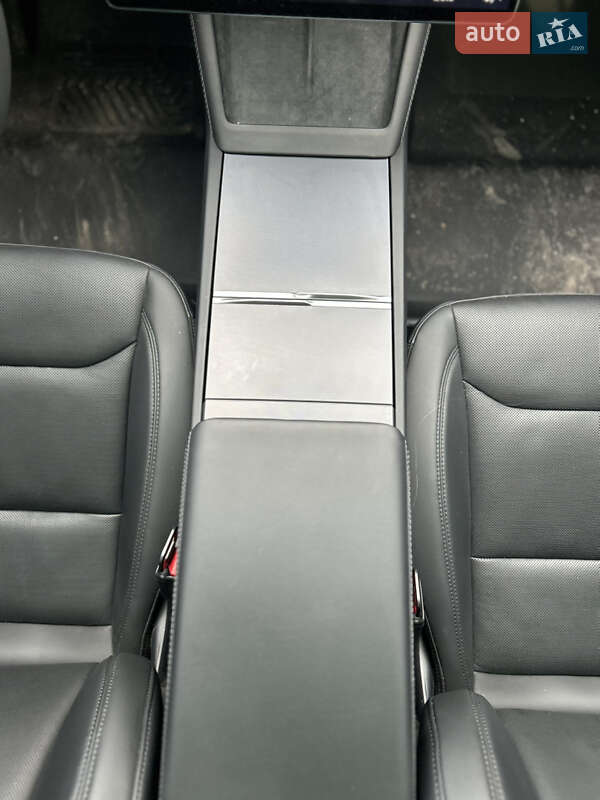 Седан Tesla Model 3 2024 в Запоріжжі