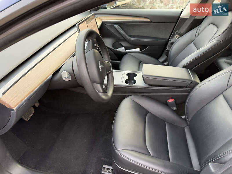 Седан Tesla Model 3 2022 в Киеве