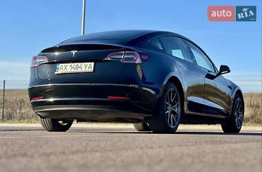 Седан Tesla Model 3 2022 в Ровно