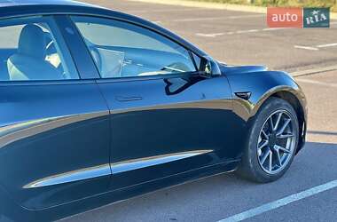 Седан Tesla Model 3 2022 в Ровно