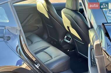 Седан Tesla Model 3 2022 в Ровно
