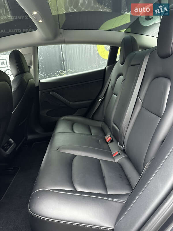 Седан Tesla Model 3 2022 в Львове
