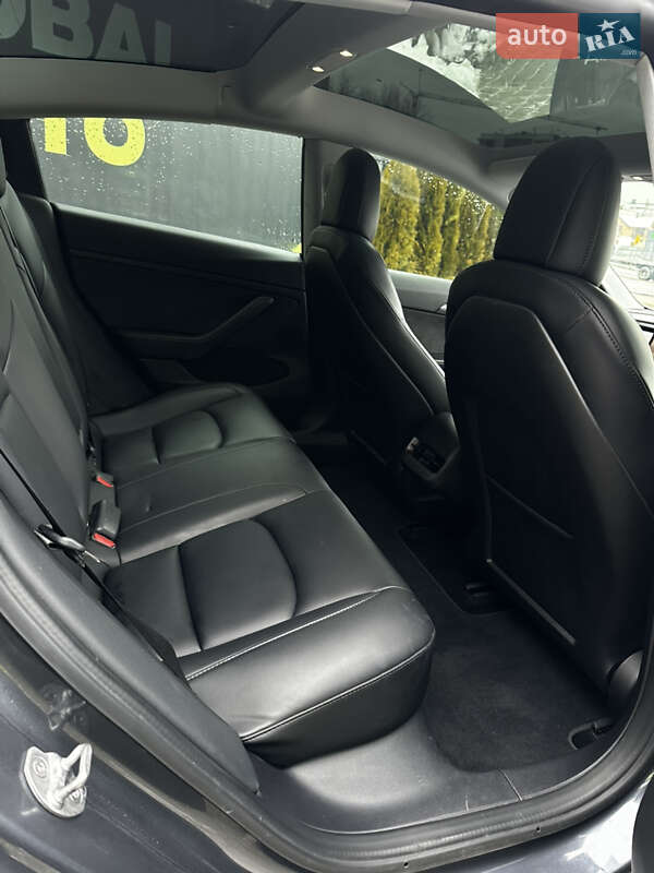 Седан Tesla Model 3 2022 в Львове