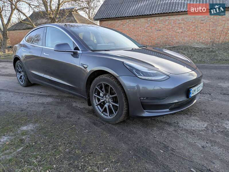 Седан Tesla Model 3 2019 в Полтаві
