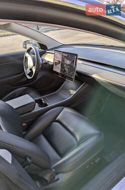 Седан Tesla Model 3 2019 в Полтаві