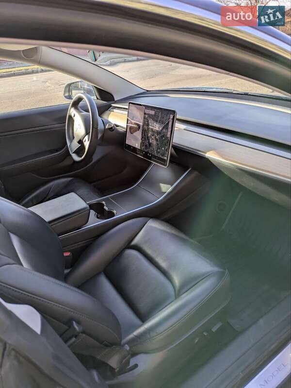 Седан Tesla Model 3 2019 в Полтаві
