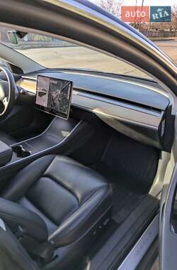 Седан Tesla Model 3 2019 в Полтаві