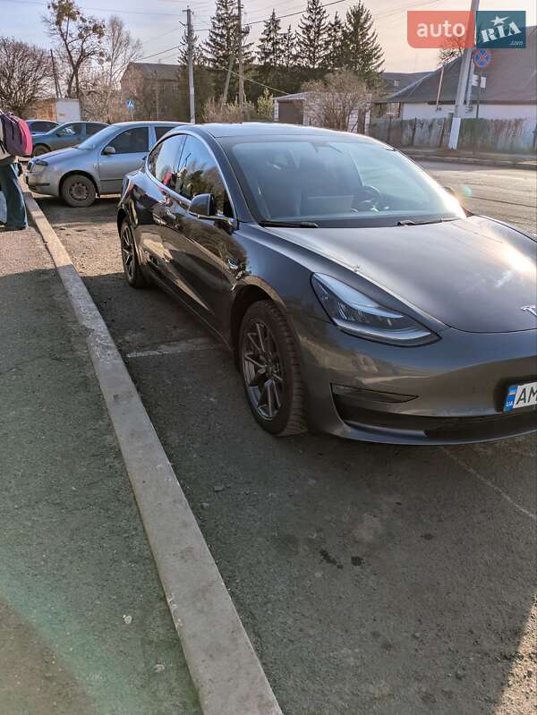 Седан Tesla Model 3 2019 в Полтаві