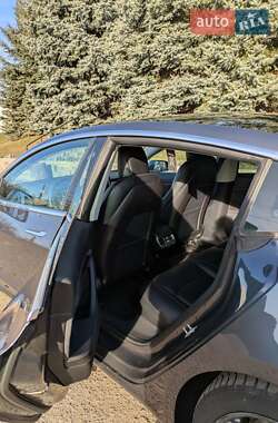 Седан Tesla Model 3 2019 в Полтаві