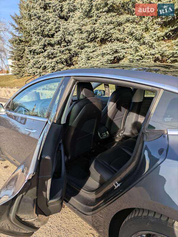 Седан Tesla Model 3 2019 в Полтаві