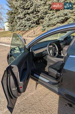 Седан Tesla Model 3 2019 в Полтаві