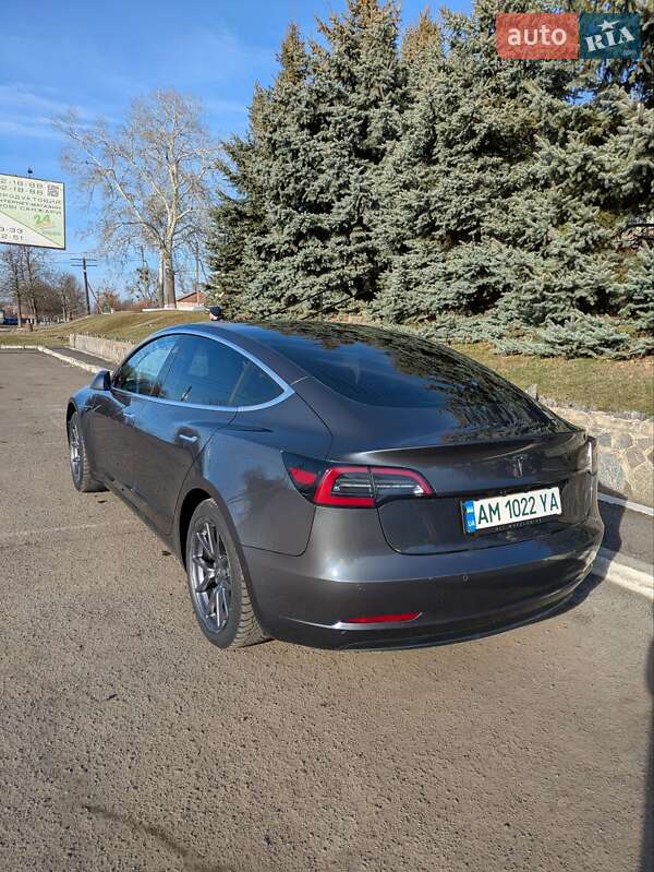 Седан Tesla Model 3 2019 в Полтаві