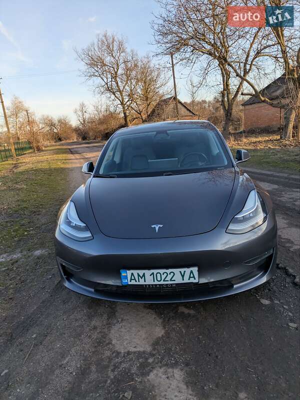 Седан Tesla Model 3 2019 в Полтаві