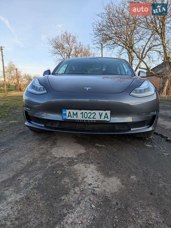 Седан Tesla Model 3 2019 в Полтаві