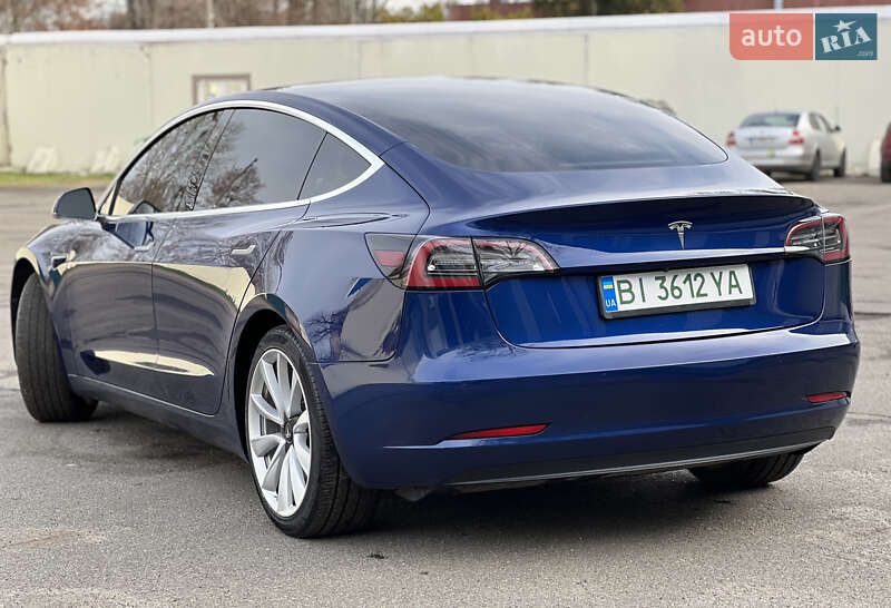 Седан Tesla Model 3 2019 в Киеве
