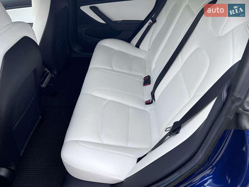 Седан Tesla Model 3 2019 в Киеве