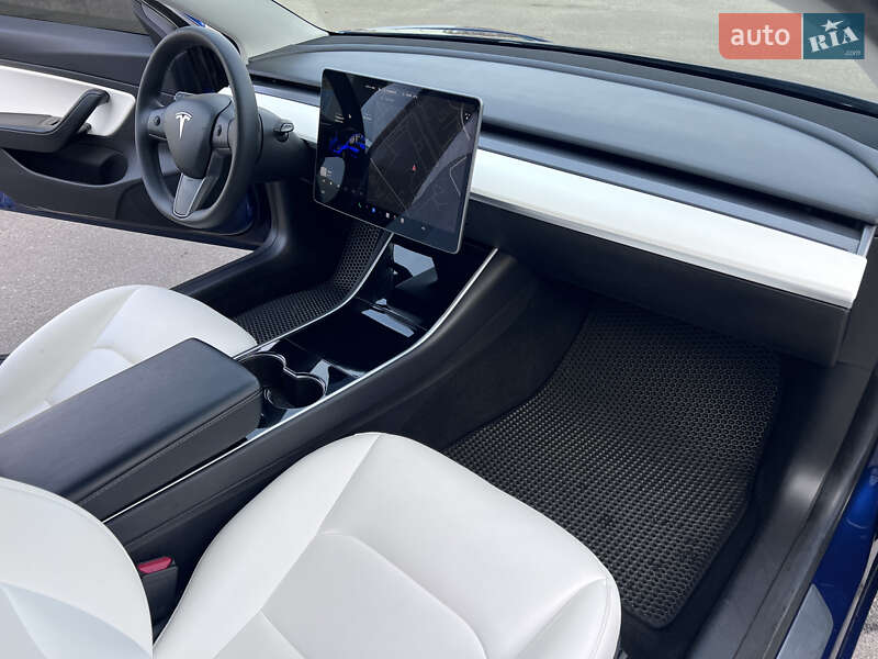 Седан Tesla Model 3 2019 в Киеве