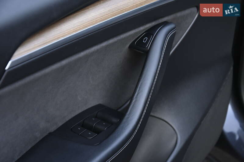 Седан Tesla Model 3 2021 в Бердичеве