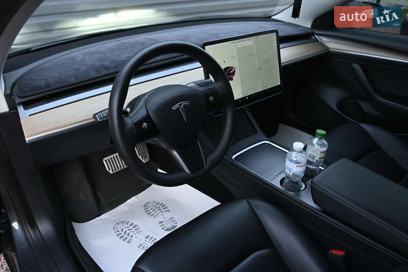 Седан Tesla Model 3 2021 в Бердичеве