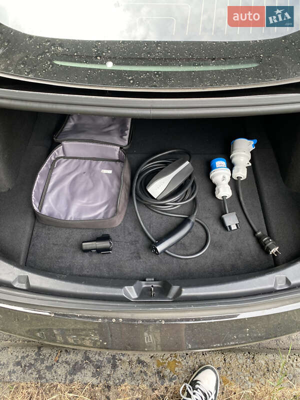 Седан Tesla Model 3 2019 в Киеве