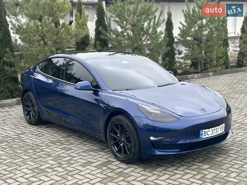 Седан Tesla Model 3 2021 в Львові