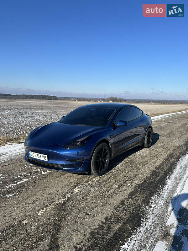 Седан Tesla Model 3 2021 в Львові