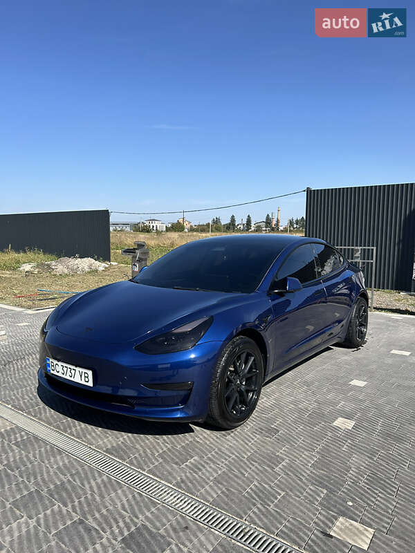 Седан Tesla Model 3 2021 в Львові
