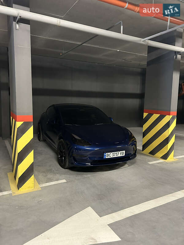 Седан Tesla Model 3 2021 в Львові
