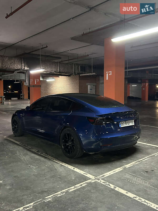 Седан Tesla Model 3 2021 в Львові