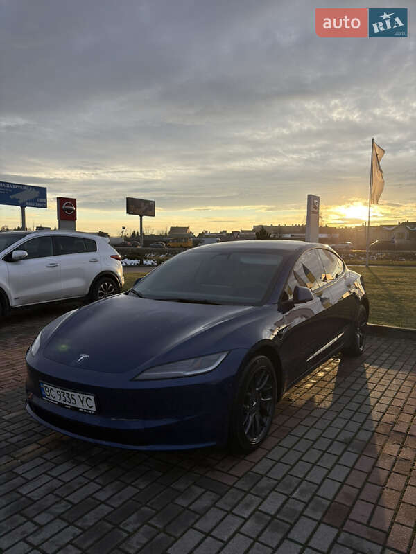 Седан Tesla Model 3 2024 в Львове