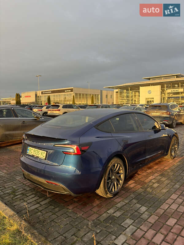 Седан Tesla Model 3 2024 в Львове
