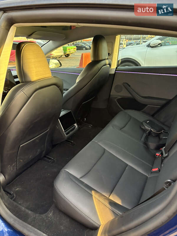 Седан Tesla Model 3 2024 в Львове