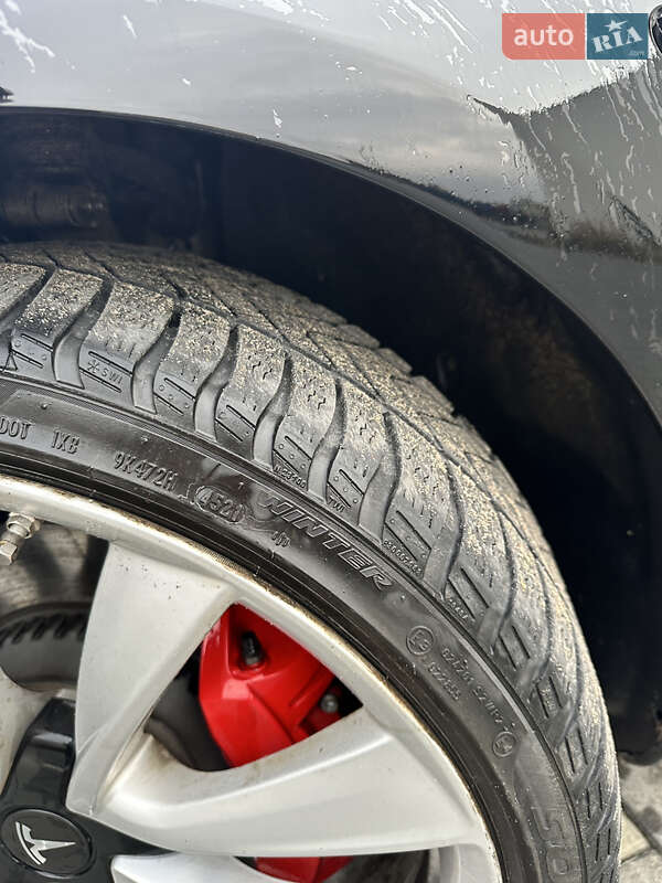 Седан Tesla Model 3 2019 в Луцке