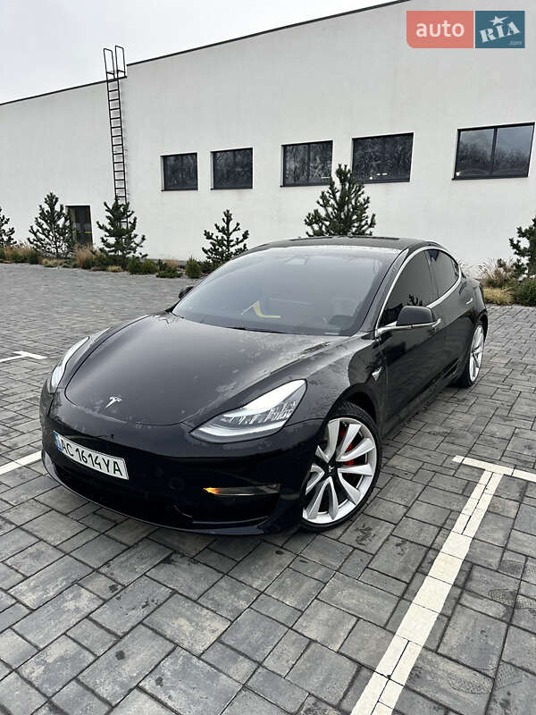 Седан Tesla Model 3 2019 в Луцке