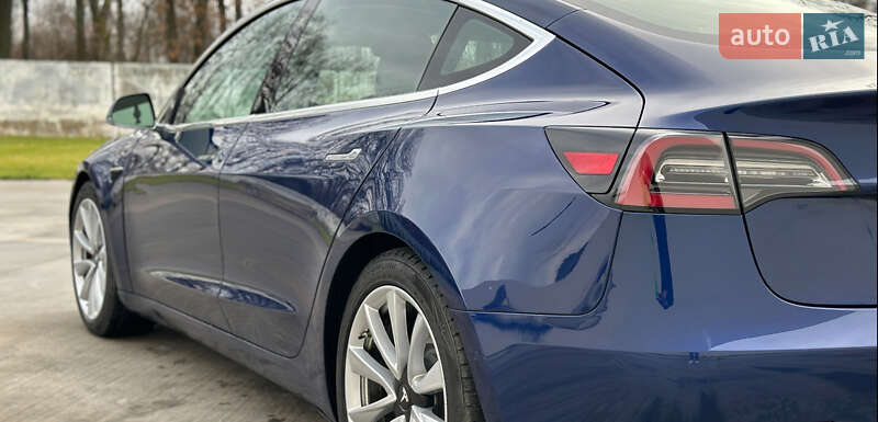 Седан Tesla Model 3 2018 в Луцке
