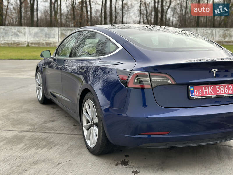 Седан Tesla Model 3 2018 в Луцке