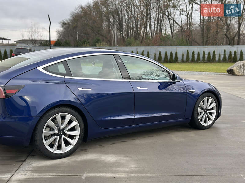 Седан Tesla Model 3 2018 в Луцке