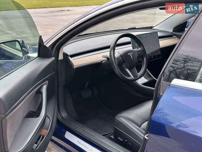 Седан Tesla Model 3 2018 в Луцке