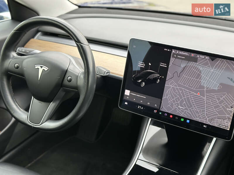 Седан Tesla Model 3 2018 в Луцке