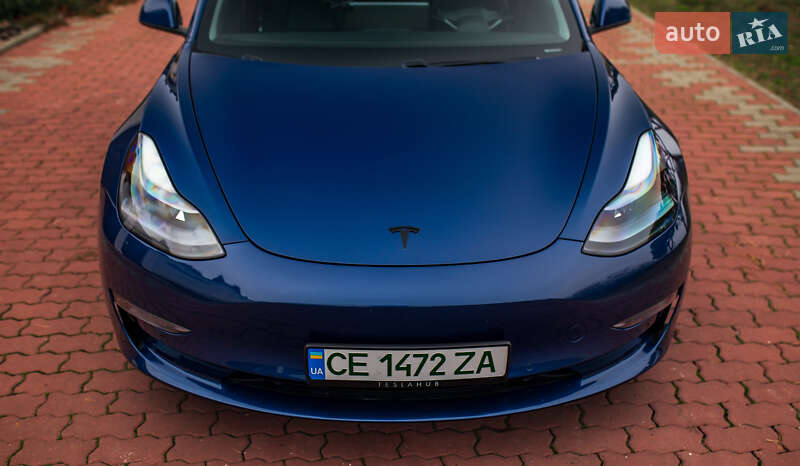 Седан Tesla Model 3 2019 в Чернівцях