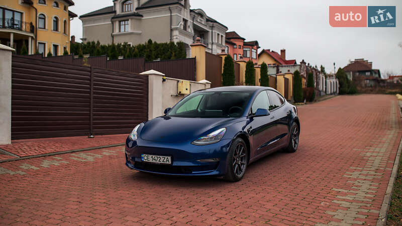 Седан Tesla Model 3 2019 в Чернівцях
