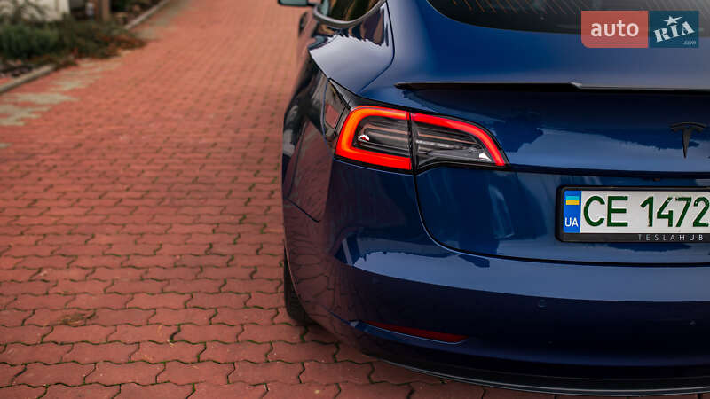 Седан Tesla Model 3 2019 в Чернівцях