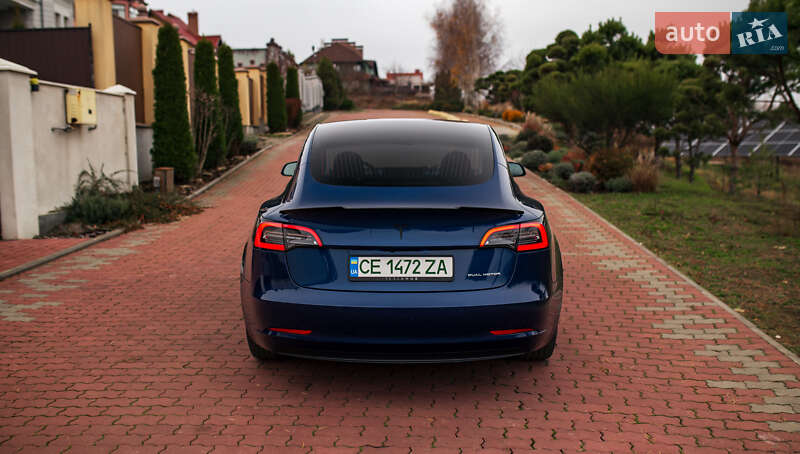 Седан Tesla Model 3 2019 в Чернівцях