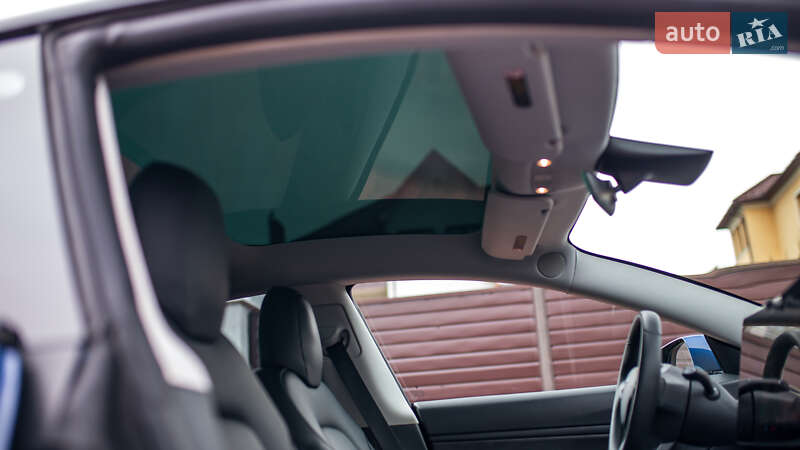 Седан Tesla Model 3 2019 в Чернівцях