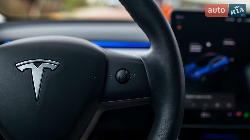 Седан Tesla Model 3 2019 в Чернівцях