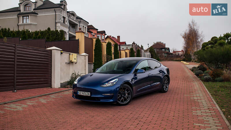 Седан Tesla Model 3 2019 в Чернівцях