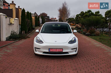 Седан Tesla Model 3 2023 в Черновцах