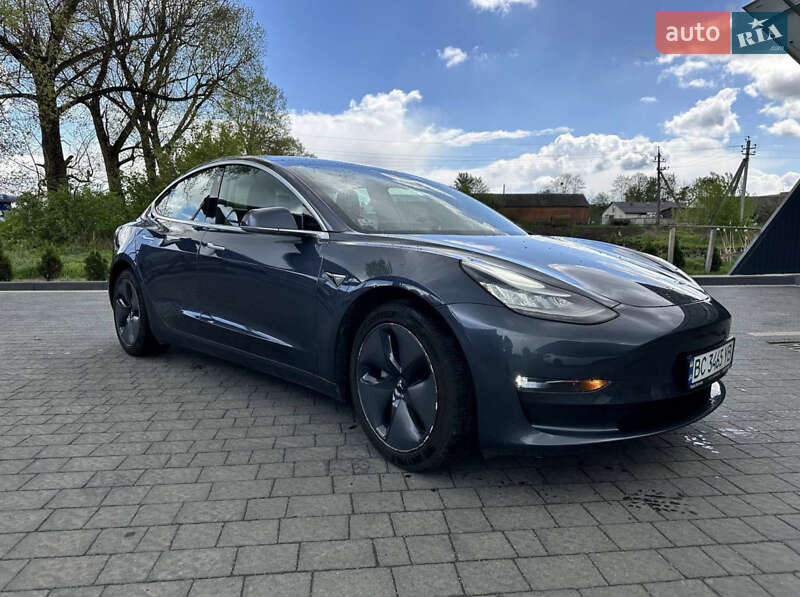 Седан Tesla Model 3 2019 в Львове